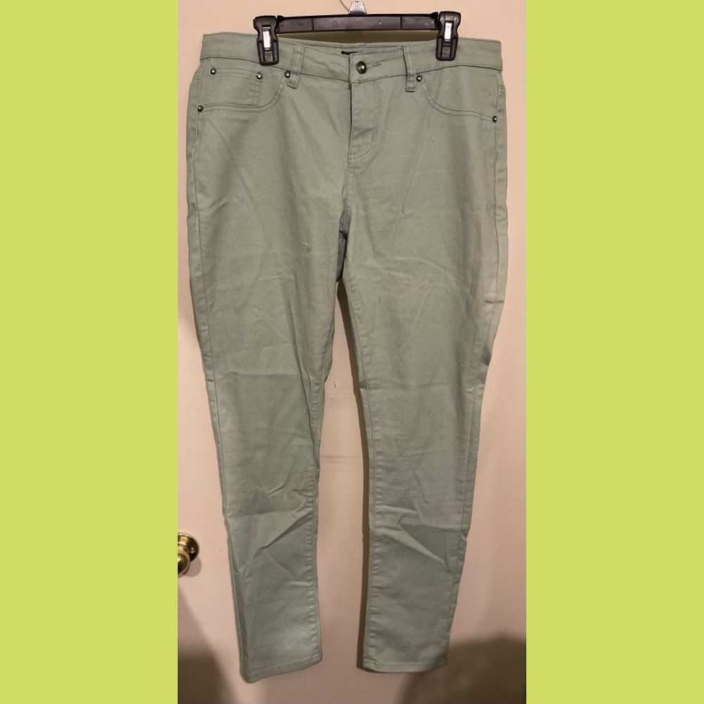 Dots plus size 15/16 curvy light mint jeggings w/rhinestones on front pockets
